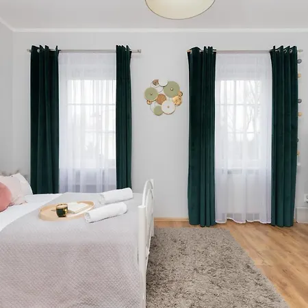 Lägenhet Spacious In Stocznia By Renters Gdańsk