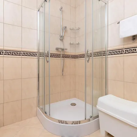 Spacious In Stocznia By Renters Lägenhet